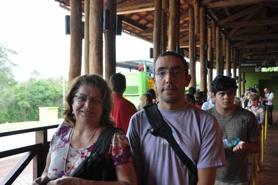 Na fila da bilheteria do P.N. do Iguaçu(Foz do Iguaçu - PR)